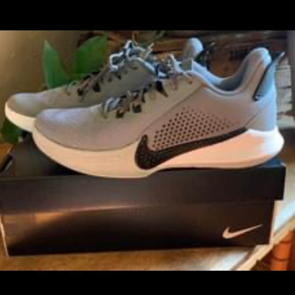 Nike Mamba Fury TB, mens size 9 (women 10.5)